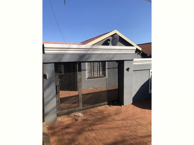 3 Bedroom House for Sale For Sale in Protea Glen - MR593904