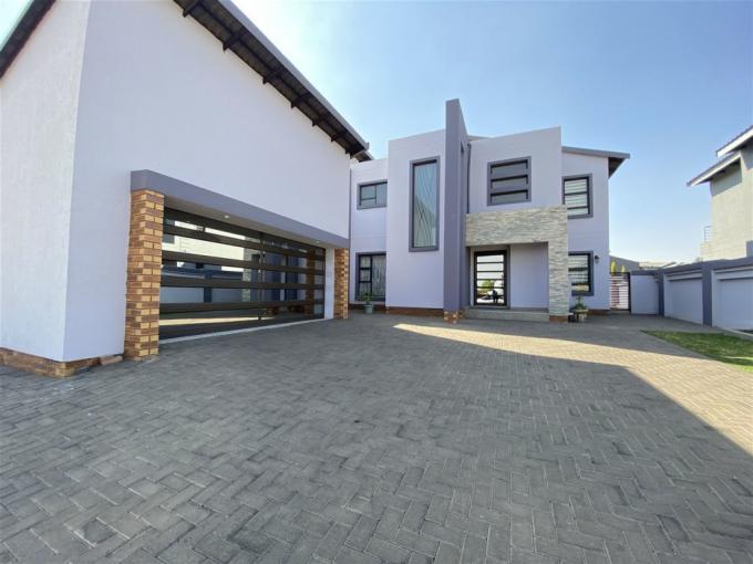 3 Bedroom House for Sale For Sale in Helderwyk Estate - MR593978