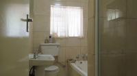 Bathroom 1 - 7 square meters of property in Rangeview