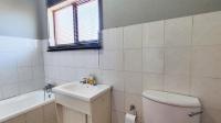 Bathroom 1 - 5 square meters of property in Klopperpark