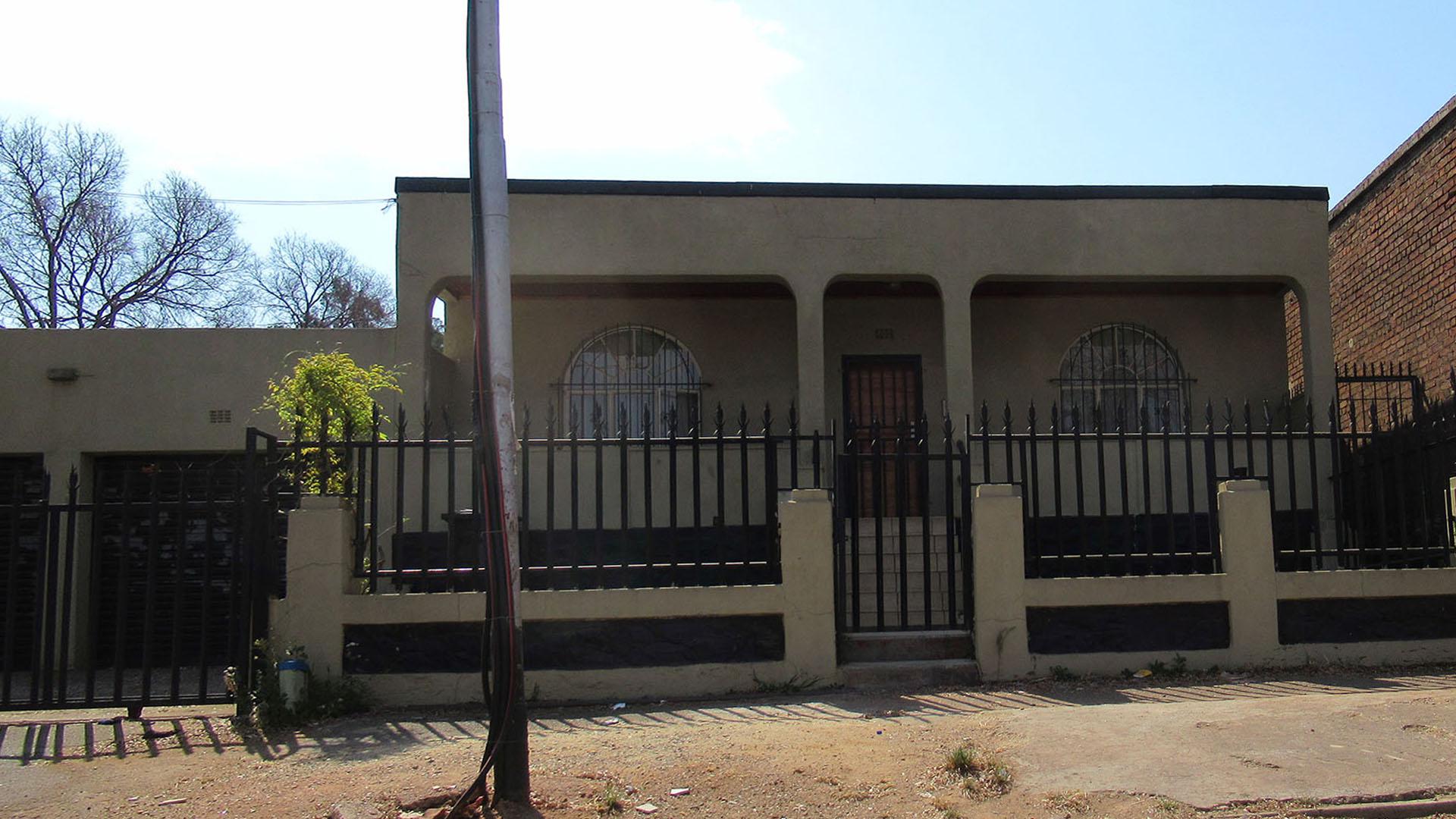 Front View of property in Jeppestown