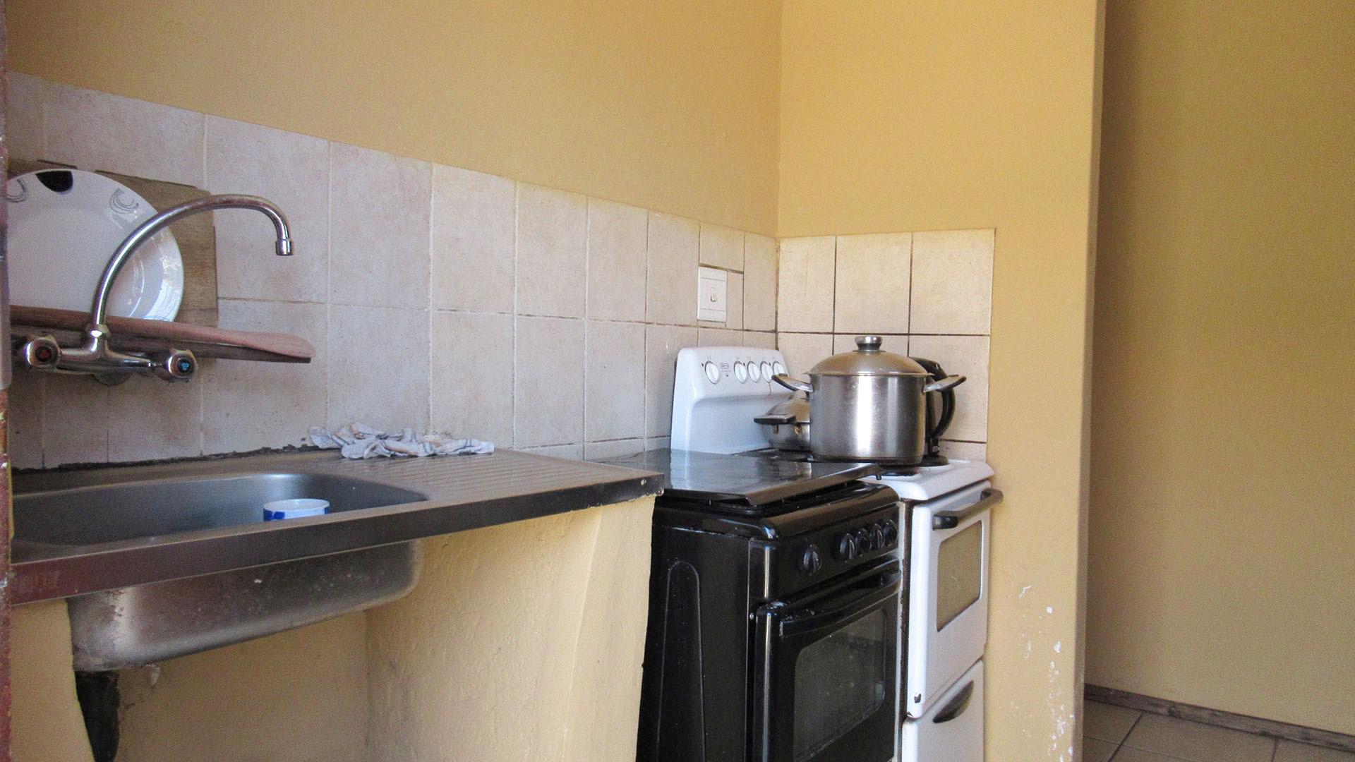 Kitchen - 23 square meters of property in Cosmo City