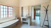 Main Bathroom - 13 square meters of property in Pretorius Park