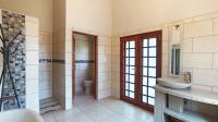 Main Bathroom - 13 square meters of property in Pretorius Park