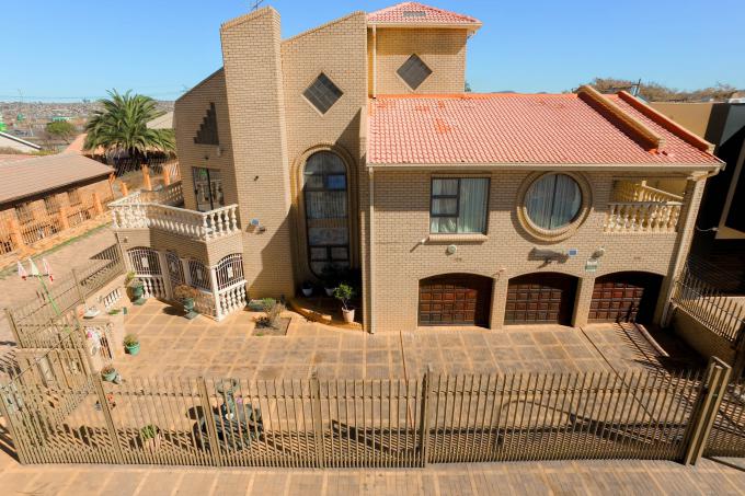 5 Bedroom House for Sale For Sale in Lenasia South - MR594846