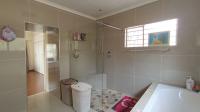 Main Bathroom - 11 square meters of property in Malanshof