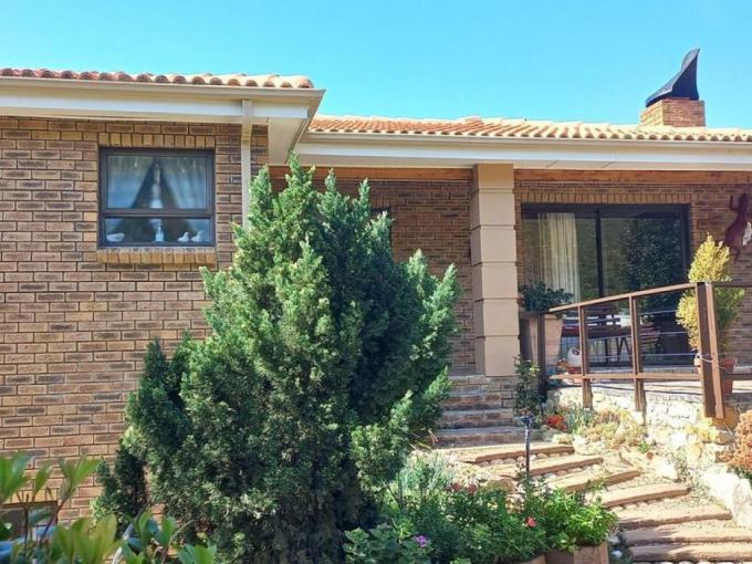 5 Bedroom House for Sale For Sale in Hermanus - MR596555