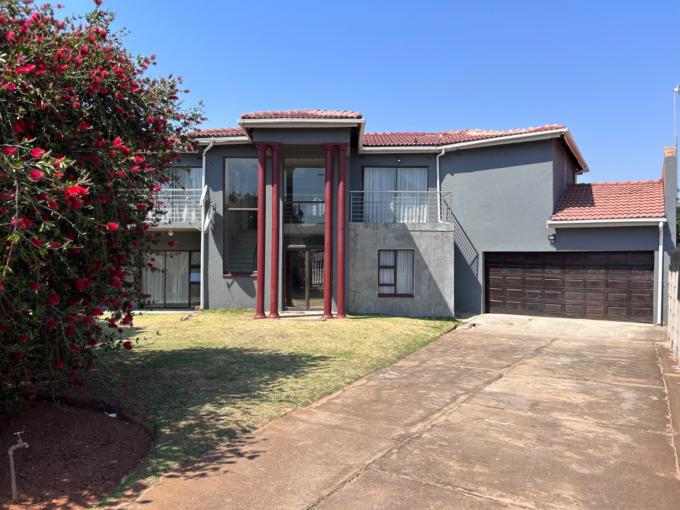 6 Bedroom House for Sale For Sale in Witpoortjie - MR597020