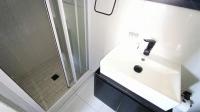 Main Bathroom - 2 square meters of property in Table View