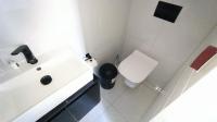 Main Bathroom - 2 square meters of property in Table View