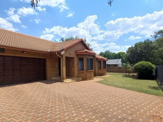 3 Bedroom House for Sale For Sale in Middelburg - MP - MR599680