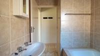 Bathroom 1 - 4 square meters of property in Strubensvallei