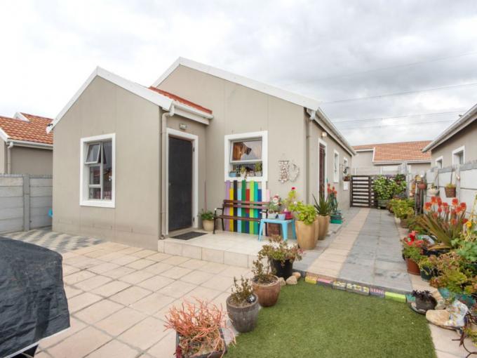3 Bedroom House for Sale For Sale in Strand - MR600193
