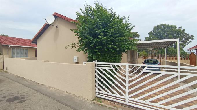 SA Home Loans Sale in Execution 3 Bedroom Sectional Title for Sale in Ormonde - MR600325