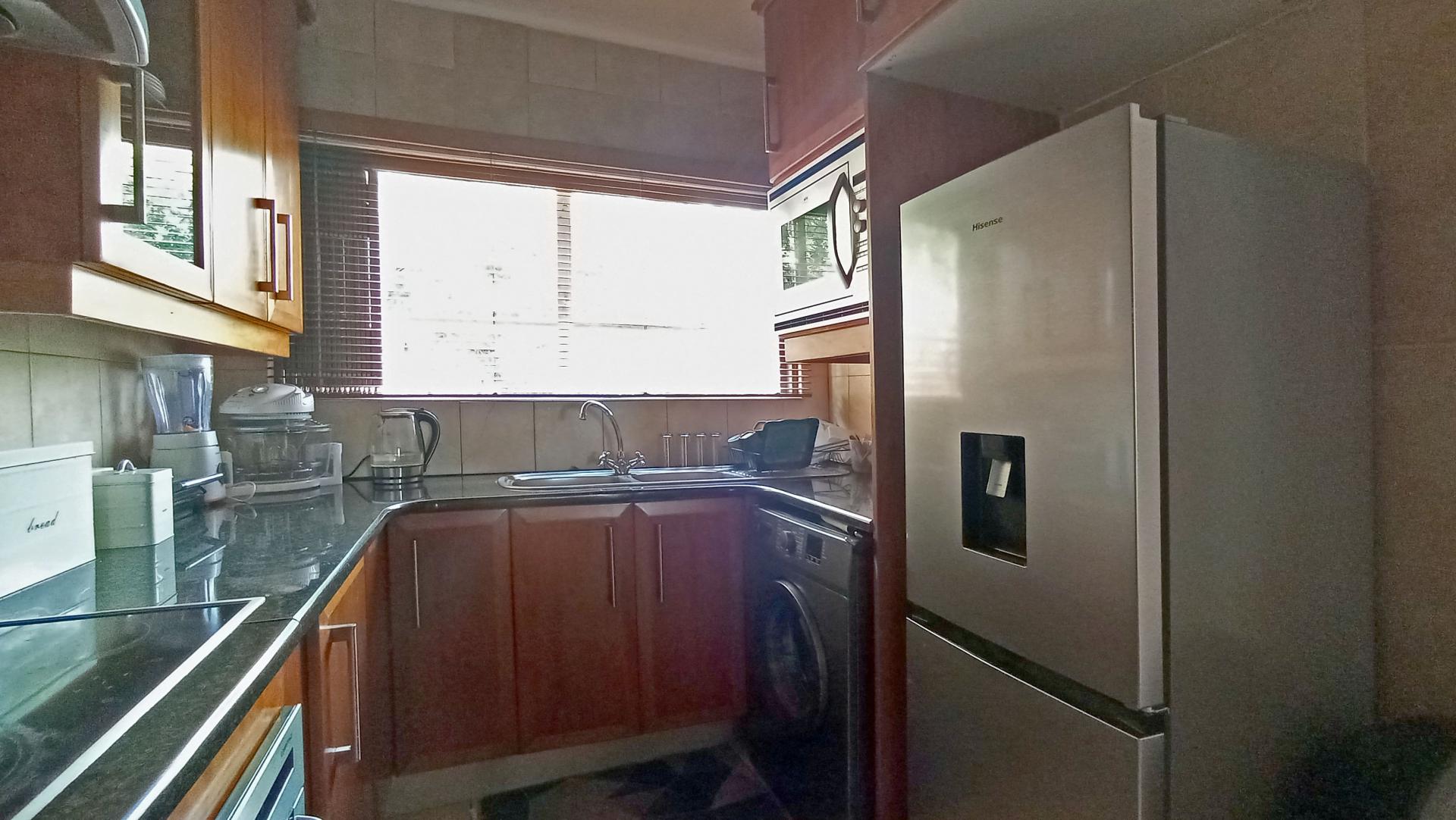 Kitchen - 10 square meters of property in Atholl Gardens