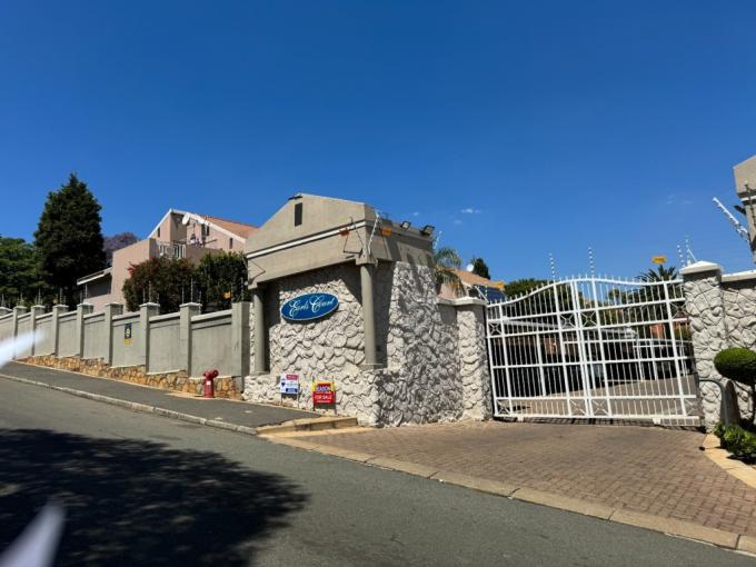 2 Bedroom Simplex for Sale For Sale in Kensington - JHB - MR600817