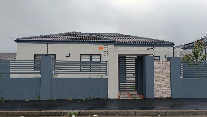 SA Home Loans Sale in Execution 3 Bedroom Sectional Title for Sale in Belgravia - MR601530