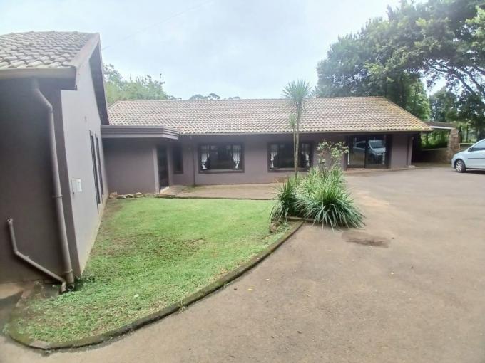 5 Bedroom House to Rent in Hillcrest - KZN - Property to rent - MR602794