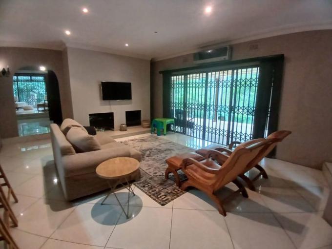 5 Bedroom House to Rent in Hillcrest - KZN - Property to rent - MR602794