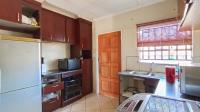 Kitchen - 8 square meters of property in The Orchards