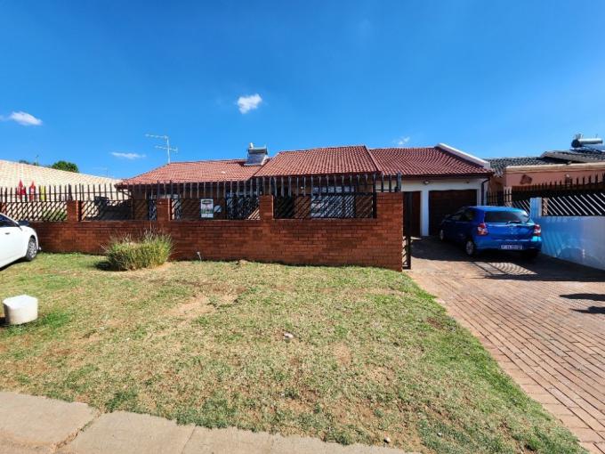 3 Bedroom House for Sale For Sale in Lenasia South - MR604062