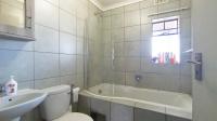 Bathroom 1 - 5 square meters of property in Heuweloord