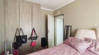 Bed Room 1 - 10 square meters of property in Heuweloord