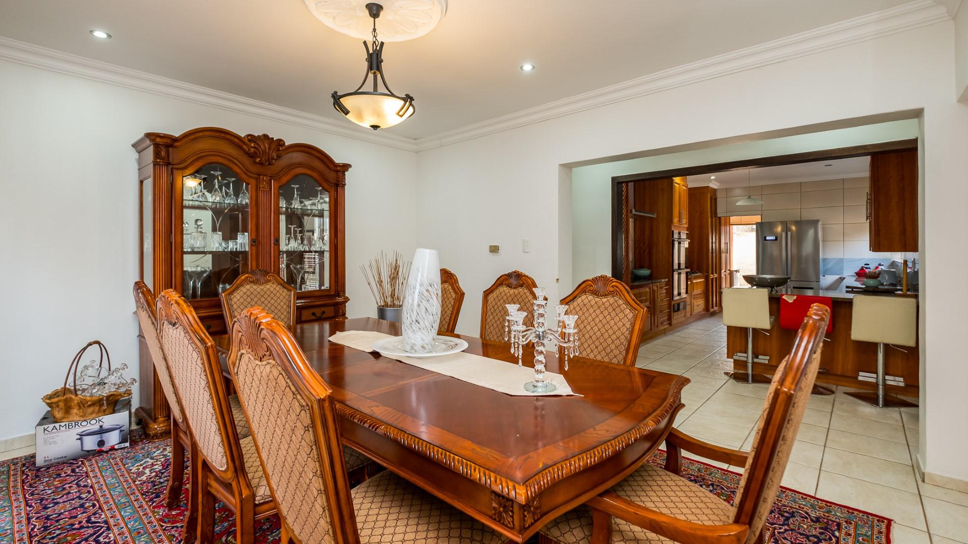 Dining Room - 16 square meters of property in Kloofendal