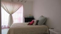 Bed Room 2 - 18 square meters of property in Kloofendal