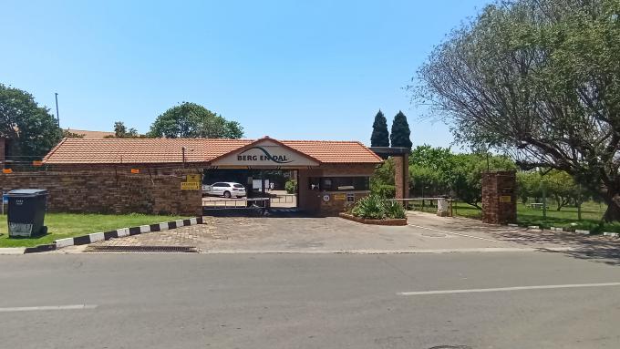 3 Bedroom Sectional Title for Sale For Sale in Northcliff - Private Sale - MR605962