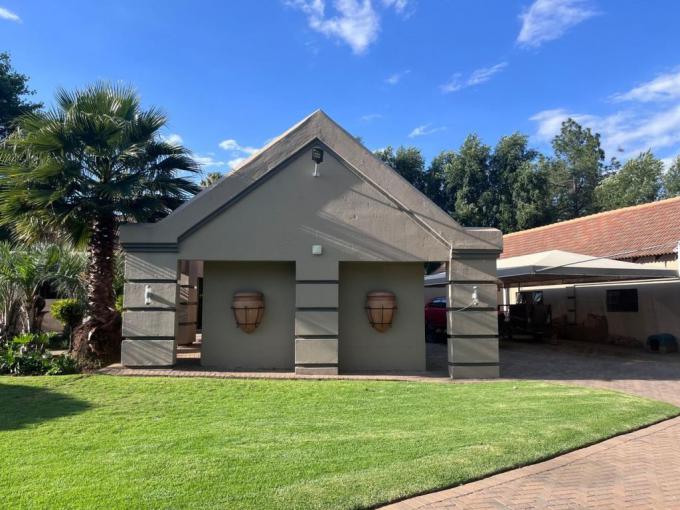 4 Bedroom House for Sale For Sale in Vanderbijlpark - MR606498