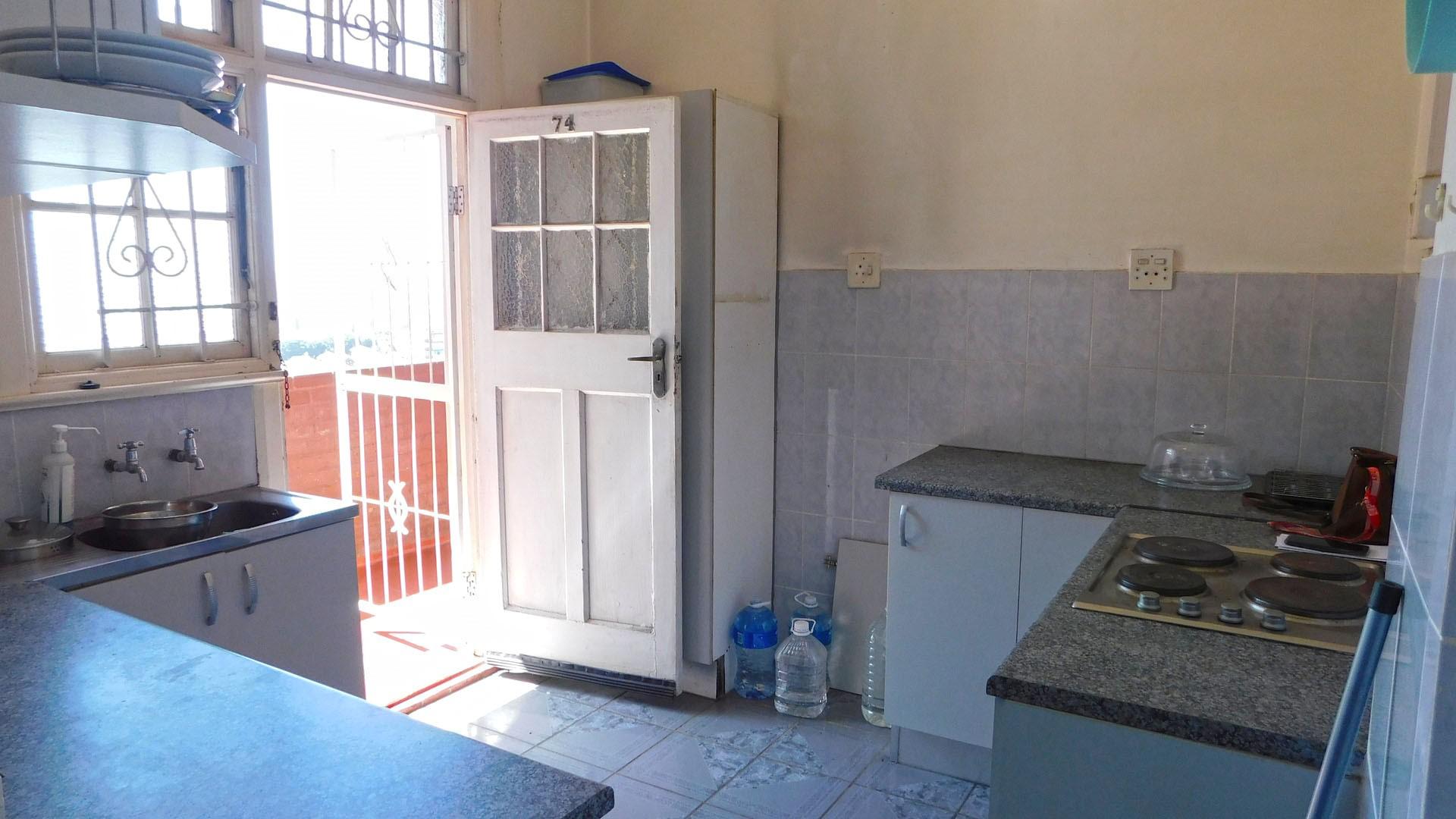 Kitchen - 10 square meters of property in Bulwer (Dbn)