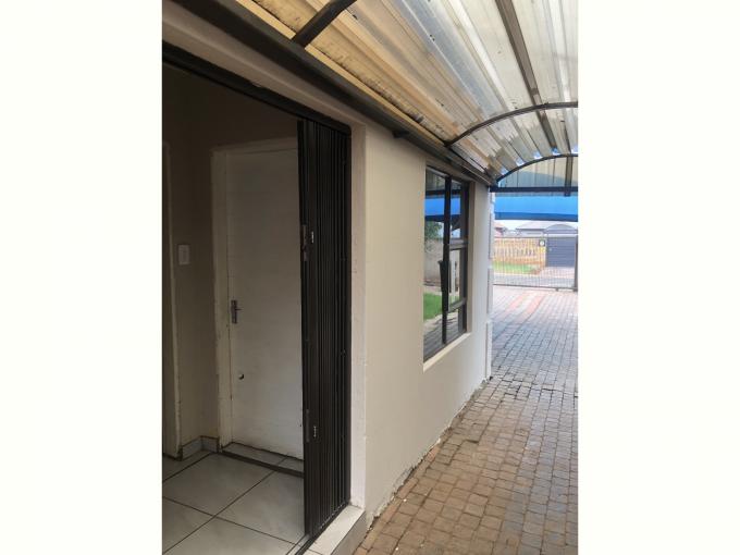 2 Bedroom Apartment to Rent in Protea Glen - Property to rent - MR607950