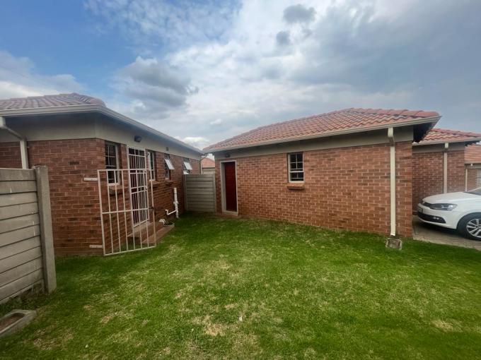 3 Bedroom Freehold Residence for Sale For Sale in Olievenhoutbos - MR608142