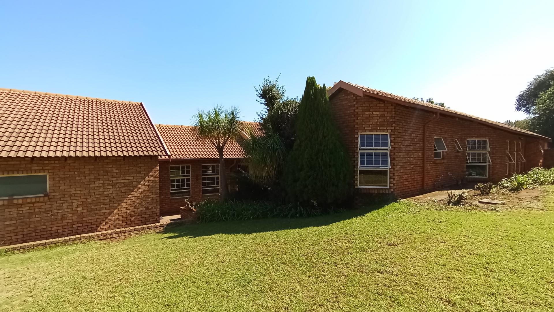 Front View of property in Zwartkop