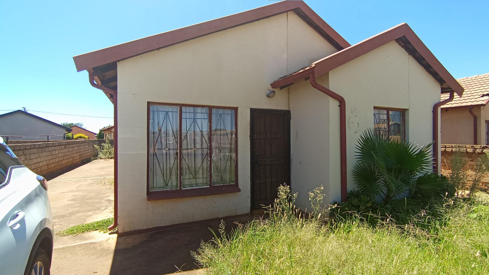 Front View of property in Soshanguve