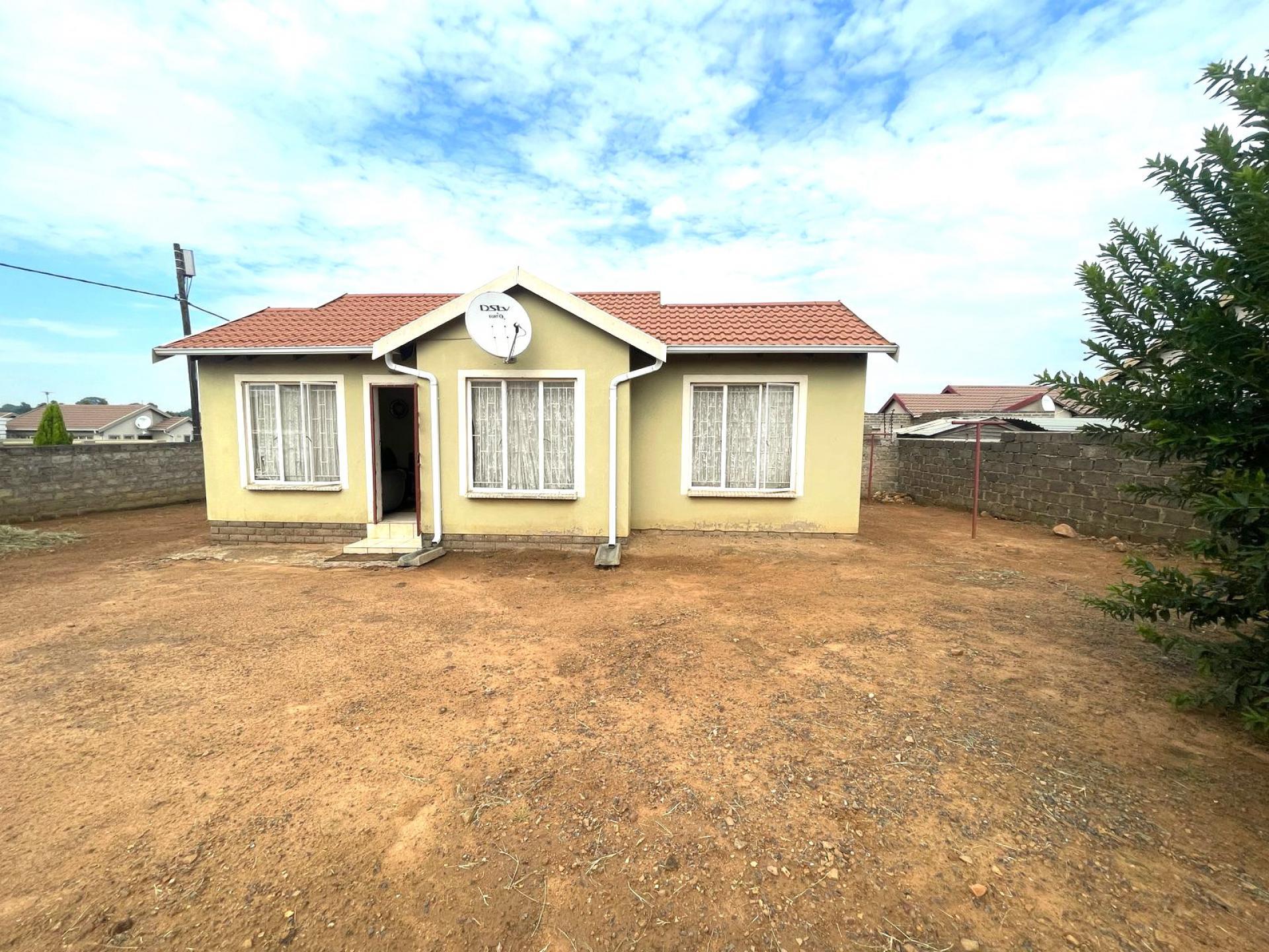 Front View of property in Klarinet