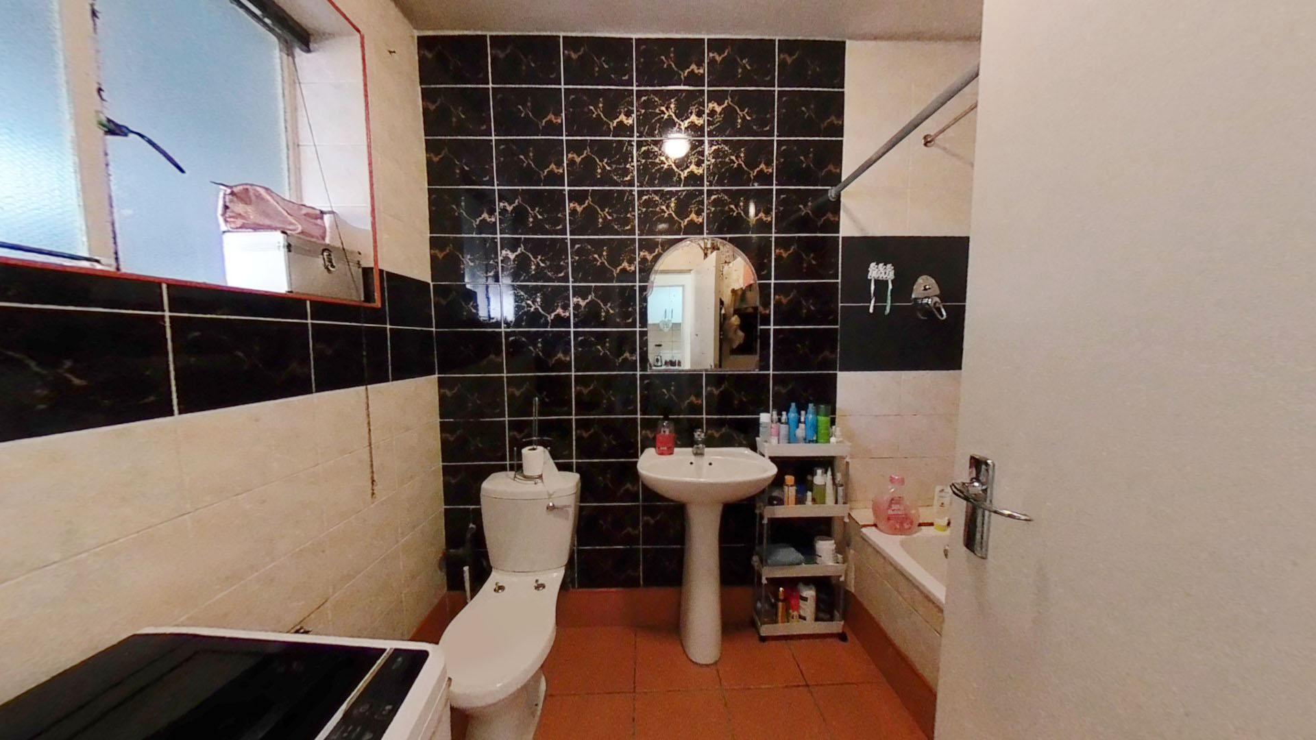 Bathroom 1 - 6 square meters of property in Durban Central