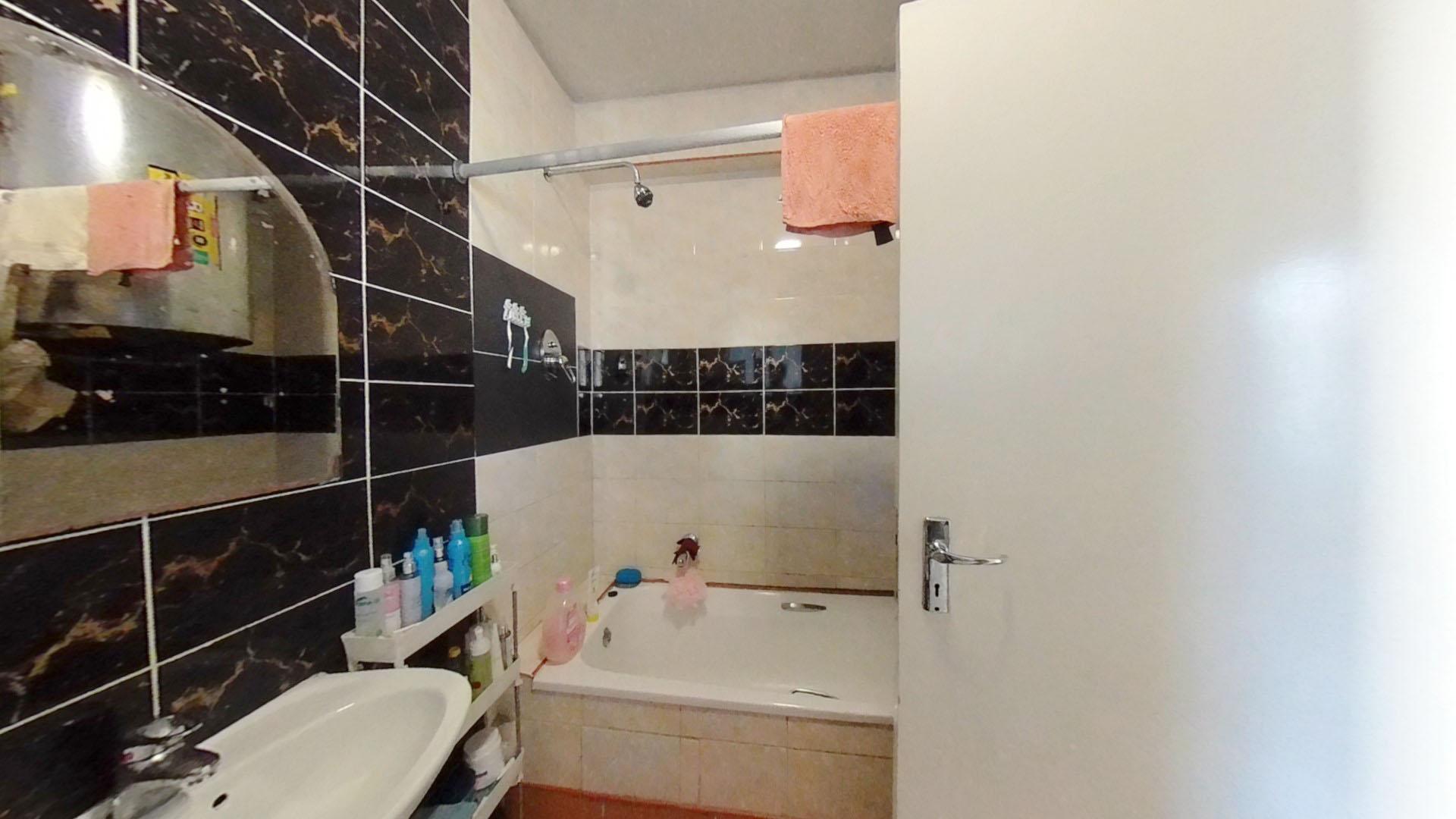 Bathroom 1 - 6 square meters of property in Durban Central