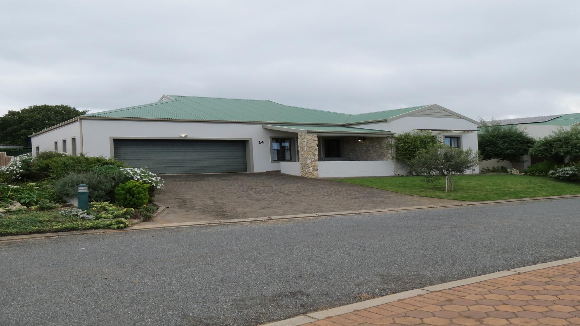  of property in Stilbaai (Still Bay)