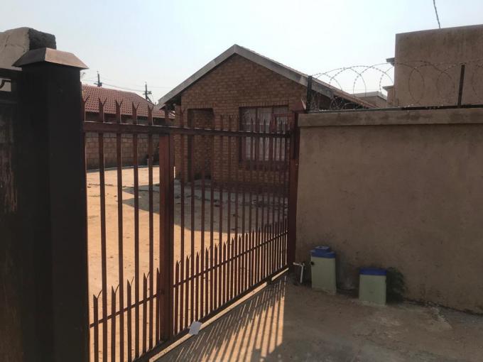 2 Bedroom House to Rent in Soshanguve - Property to rent - MR609113