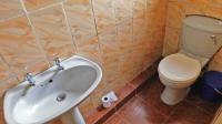 Main Bathroom - 4 square meters of property in Montclair (Dbn)