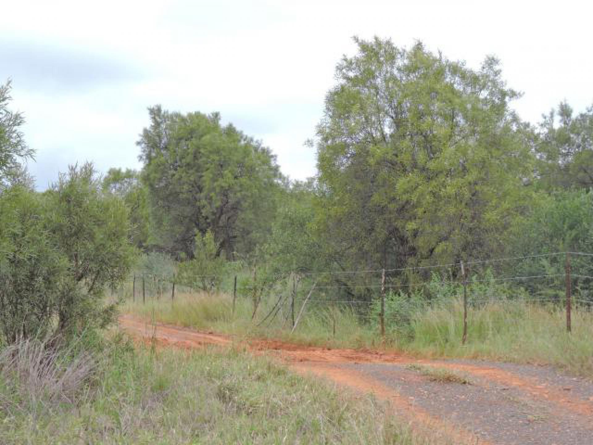 Front View of property in Swartruggens