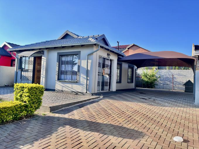 3 Bedroom Freehold Residence for Sale For Sale in Elandspoort - MR610098