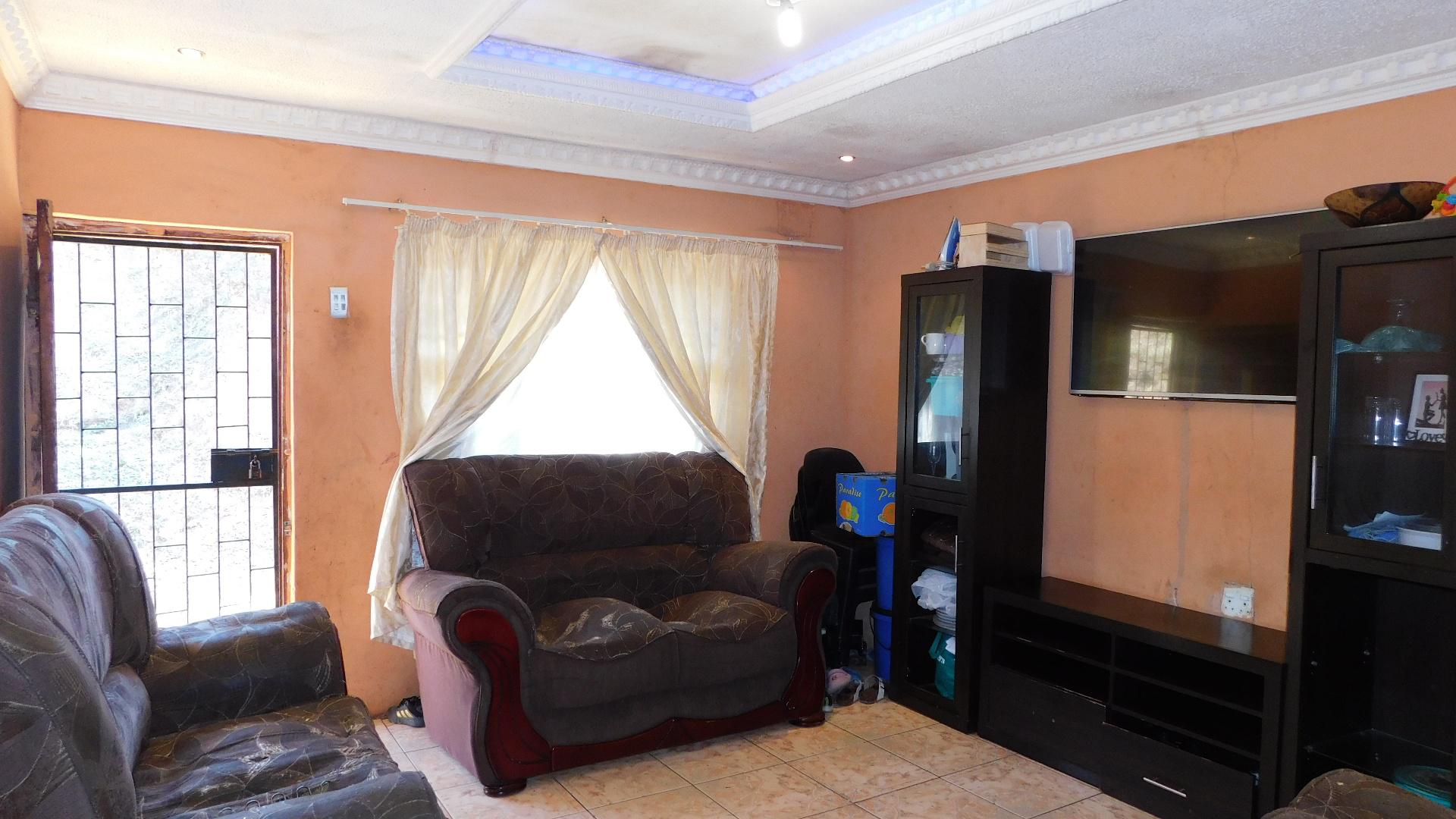 Lounges - 18 square meters of property in Inanda A - KZN