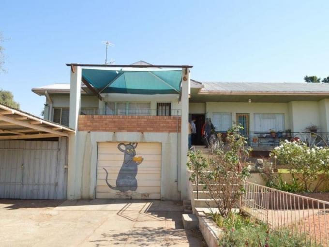 4 Bedroom House for Sale For Sale in Upington - MR610202