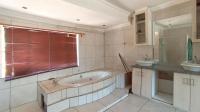 Main Bathroom - 16 square meters of property in The Orchards