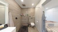 Main Bathroom - 18 square meters of property in Ballitoville