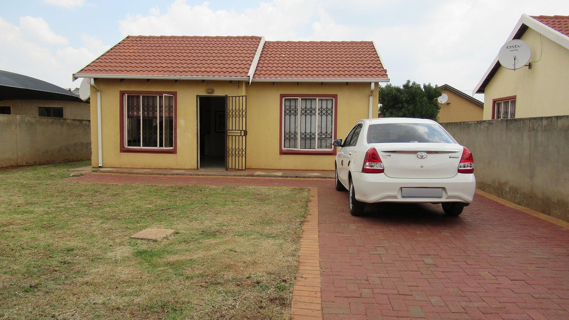 Front View of property in Protea Glen