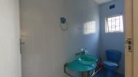 Bathroom 2 - 2 square meters of property in Silverglen